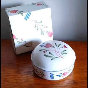 Avondale Covered Bon Bon 5" Nikko Floral Dish